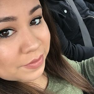 Meet your Posher, Elyse